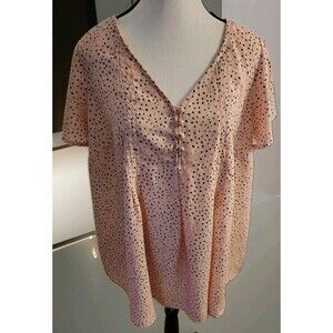 Torrid Blouse Size 1X Pink Blk/Wht Polka Dot Pleaded Buttons Short Sleeve V Neck